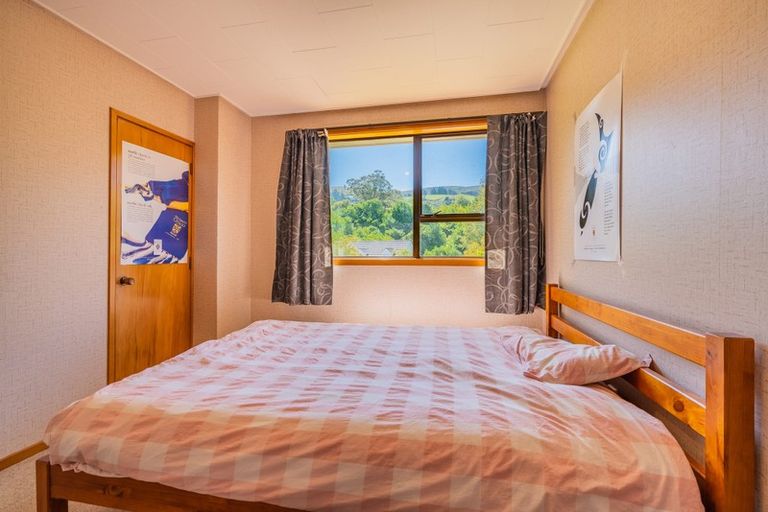 Photo of property in 35 Pioneer Crescent, Helensburgh, Dunedin, 9010