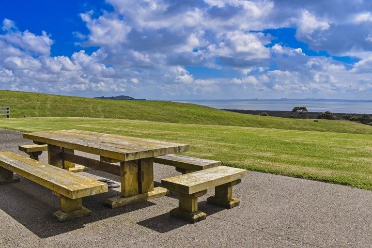 Photo of property in 1880 South Head Road, South Head, Helensville, 0874