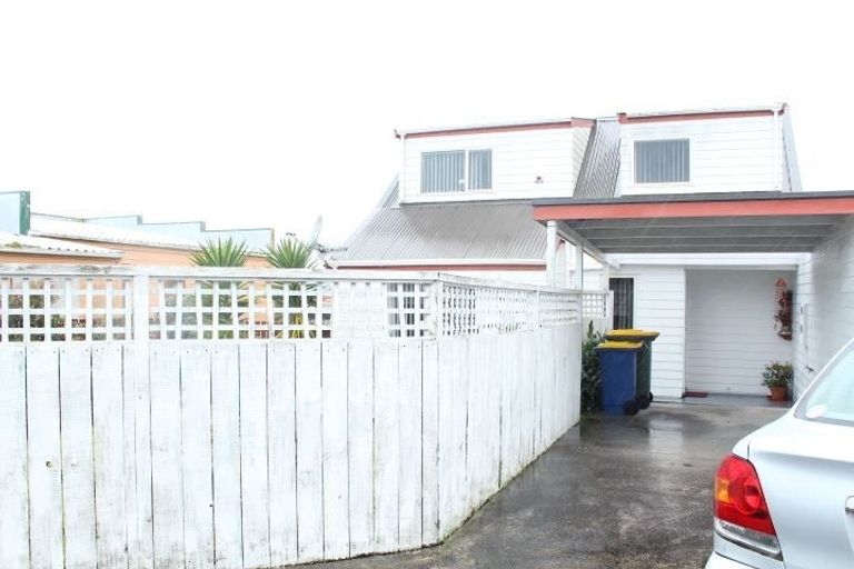 Photo of property in 2/10 Rewa Street, New Lynn, Auckland, 0600