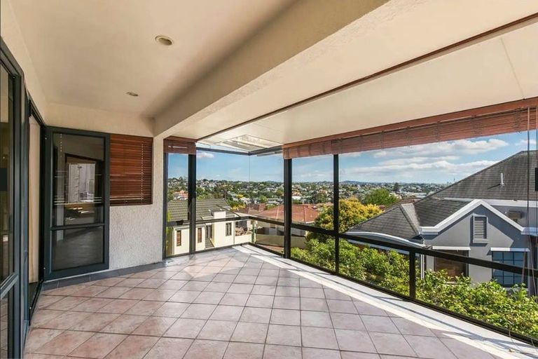 Photo of property in 2/25 Waimarie Street, Saint Heliers, Auckland, 1071