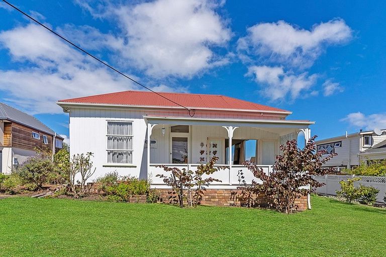 Photo of property in 22 Rugby Road, Birkenhead, Auckland, 0626