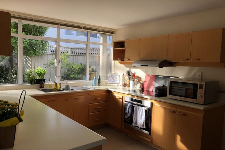 Photo of property in 1/15 Wilding Avenue, Northcote Point, Auckland, 0627