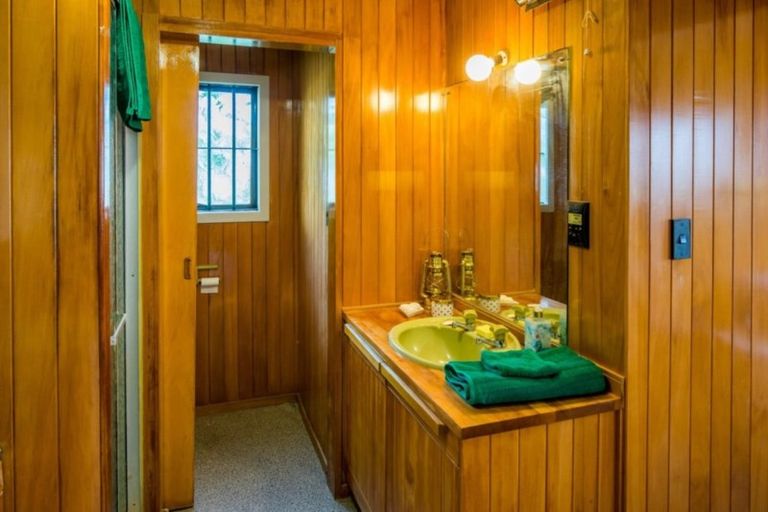 Photo of property in 32 Ocean Parade, Pukerua Bay, 5026