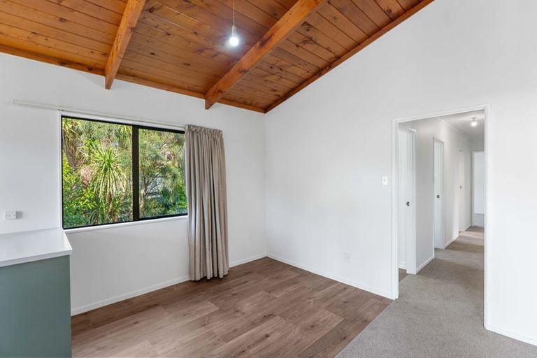 Photo of property in 14 Poneke Drive, Waikanae, 5036
