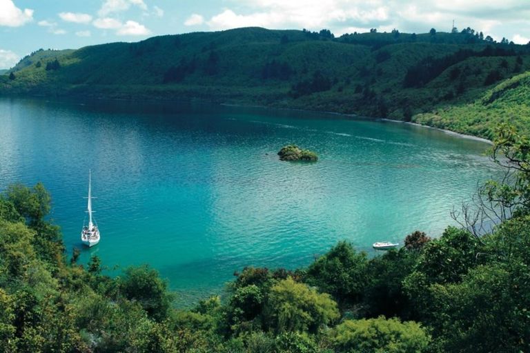 Photo of property in 4 Whakamoenga Point, Acacia Bay, Taupo, 3385