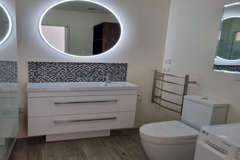 Photo of property in Pirie Street Townhouses, 2/35 Pirie Street, Mount Victoria, Wellington, 6011