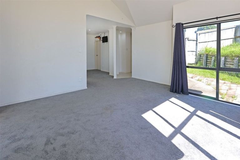 Photo of property in 74 Hetherington Road, Ranui, Auckland, 0612
