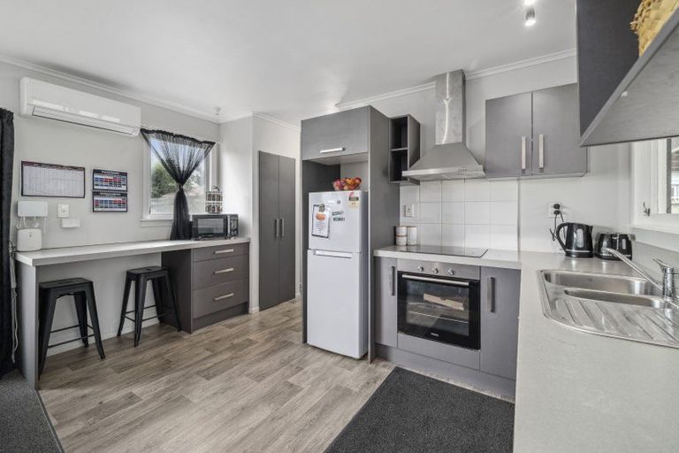 Photo of property in 11 Farnworth Avenue, Holdens Bay, Rotorua, 3010