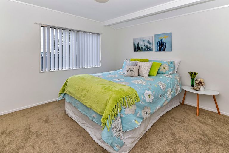 Photo of property in 2/122 Finlayson Avenue, Clendon Park, Auckland, 2103