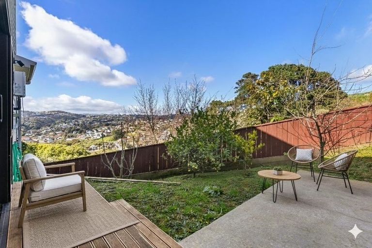 Photo of property in 77 Erlestoke Crescent, Churton Park, Wellington, 6037