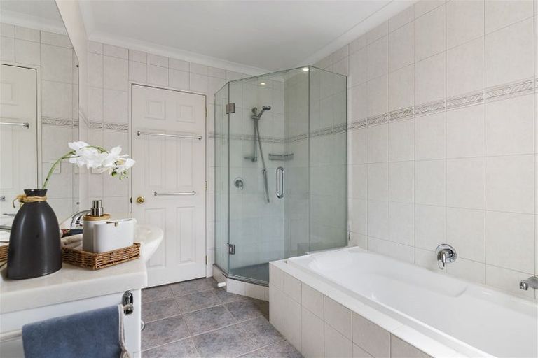 Photo of property in 22 The Esplanade, Eastern Beach, Auckland, 2012