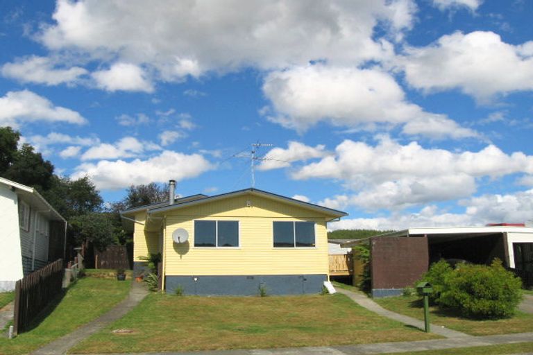 Photo of property in 8 Blueberry Grove, Timberlea, Upper Hutt, 5018