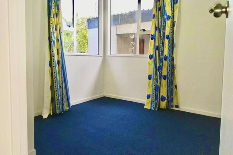 Photo of property in 2/47 Archibald Road, Kelston, Auckland, 0602