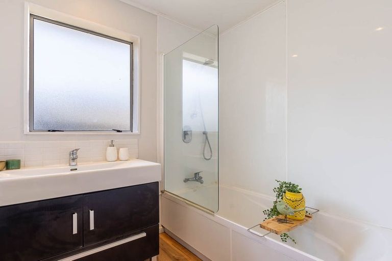 Photo of property in 5 Hookway Grove, Paraparaumu, 5032