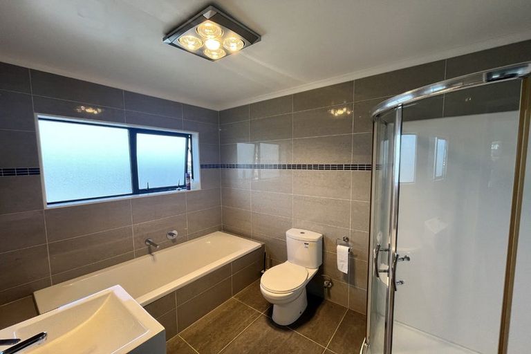 Photo of property in 34 Namsan Close, Fairview Heights, Auckland, 0632