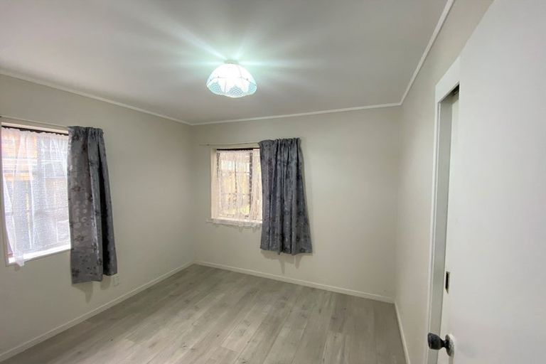 Photo of property in 18 Bosnyak Drive, Te Atatu South, Auckland, 0610