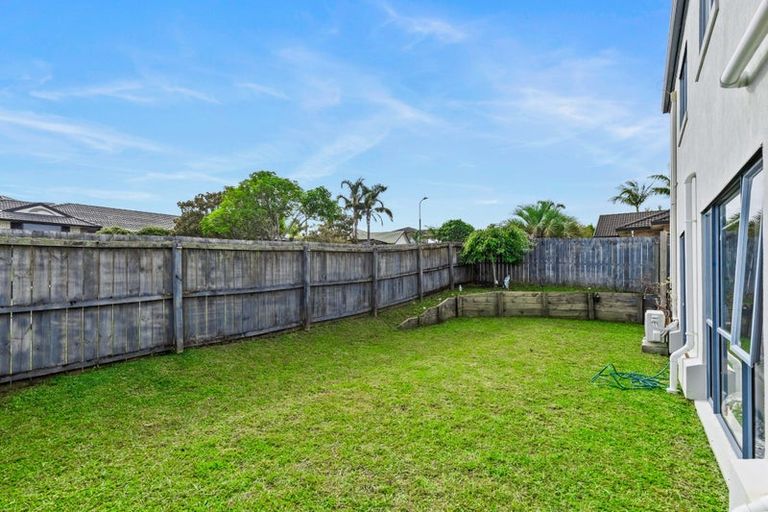 Photo of property in 12 Roy Maloney Drive, Henderson, Auckland, 0612