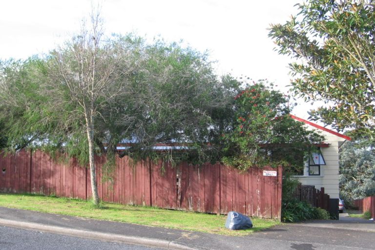 Photo of property in 8 Mile Place, Henderson, Auckland, 0612