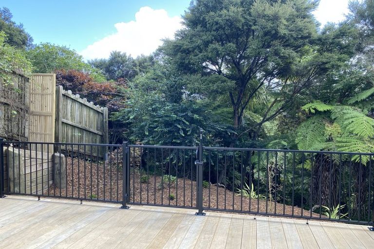 Photo of property in 22 Lorikeet Place, Unsworth Heights, Auckland, 0632