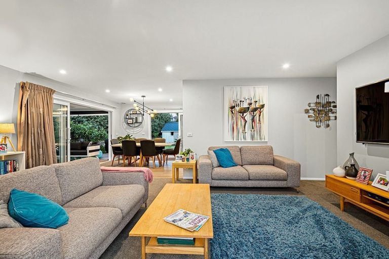 Photo of property in 23 Helleur Road, Massey, Auckland, 0614