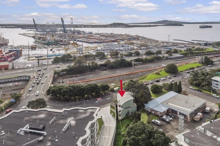 Photo of property in 112 Gladstone Road, Parnell, Auckland, 1052