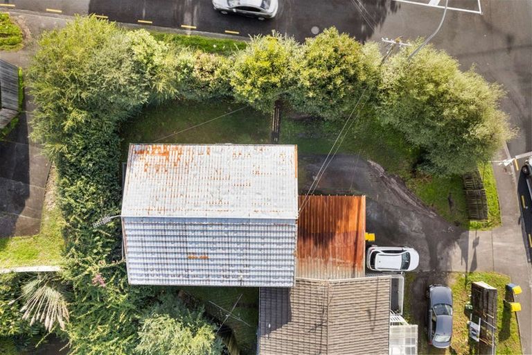 Photo of property in 2 Metcalfe Road, Henderson, Auckland, 0610