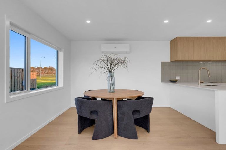 Photo of property in 19a Silverwood Lane, Leamington, Cambridge, 3495