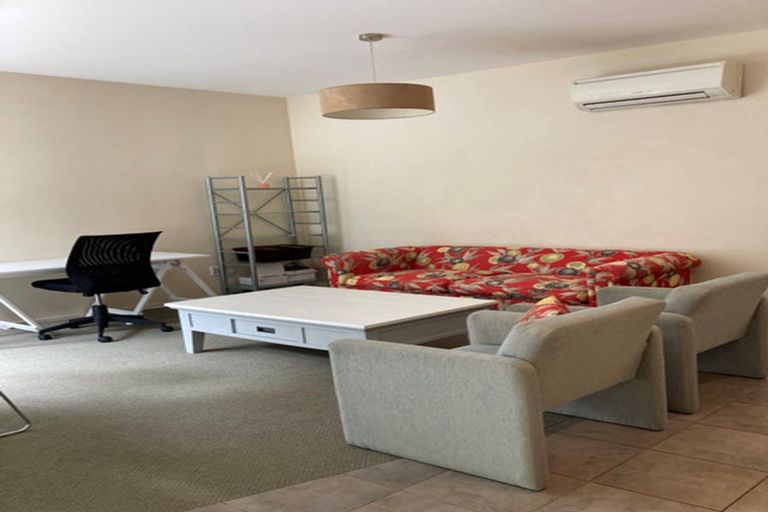 Photo of property in 2/39 Onslow Road, Khandallah, Wellington, 6035