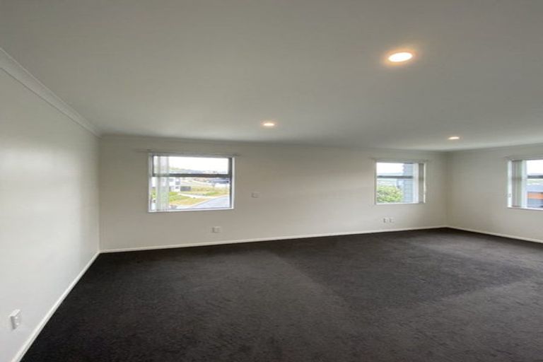 Photo of property in 9 Okataina Way, Aotea, Porirua, 5024