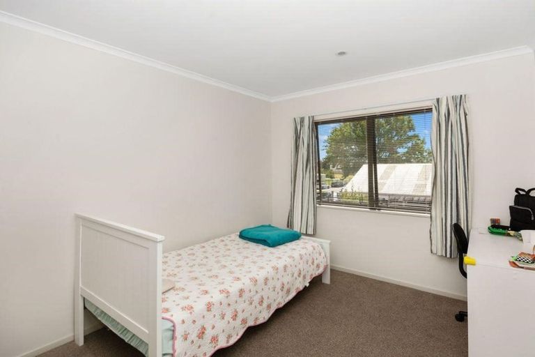 Photo of property in 10/17 Harbour View Road, Te Atatu Peninsula, Auckland, 0610