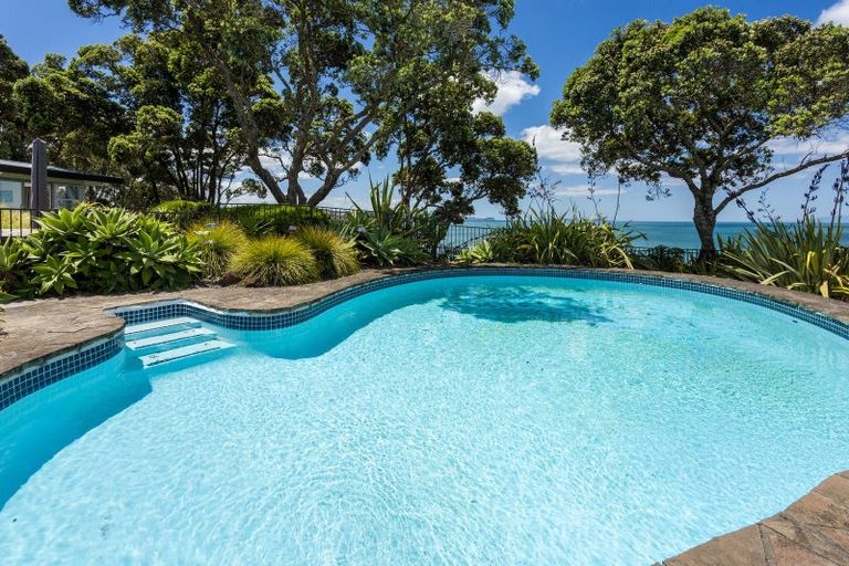 Photo of property in 62 Sharon Road, Waiake, Auckland, 0630