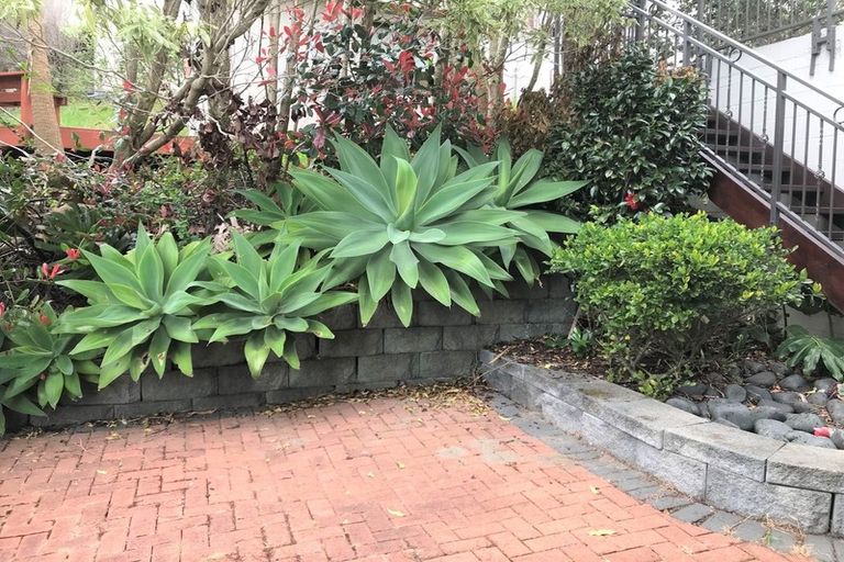 Photo of property in 943a East Coast Road, Torbay, Auckland, 0630