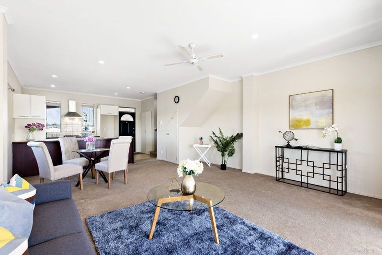Photo of property in 1/150 Chapel Road, Flat Bush, Auckland, 2019