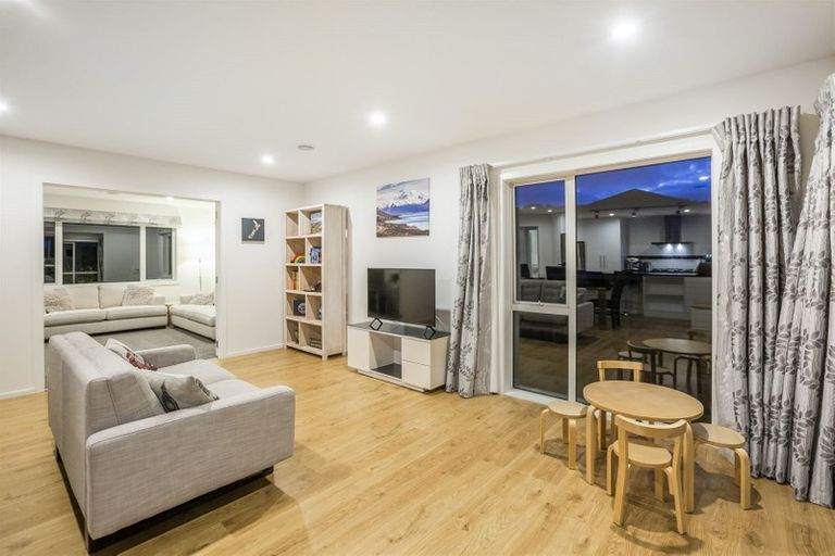Photo of property in 9 Leadline Place, Whitby, Porirua, 5024