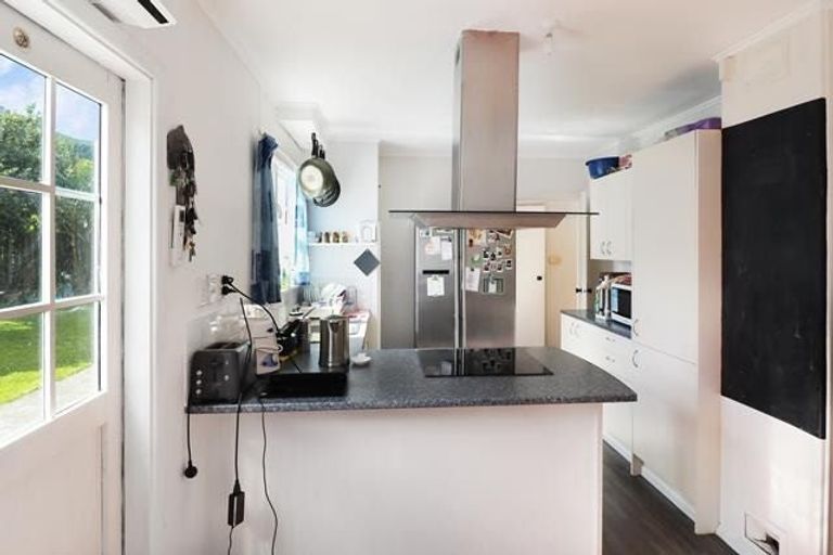 Photo of property in 8 Whakataki Grove, Waiwhetu, Lower Hutt, 5010