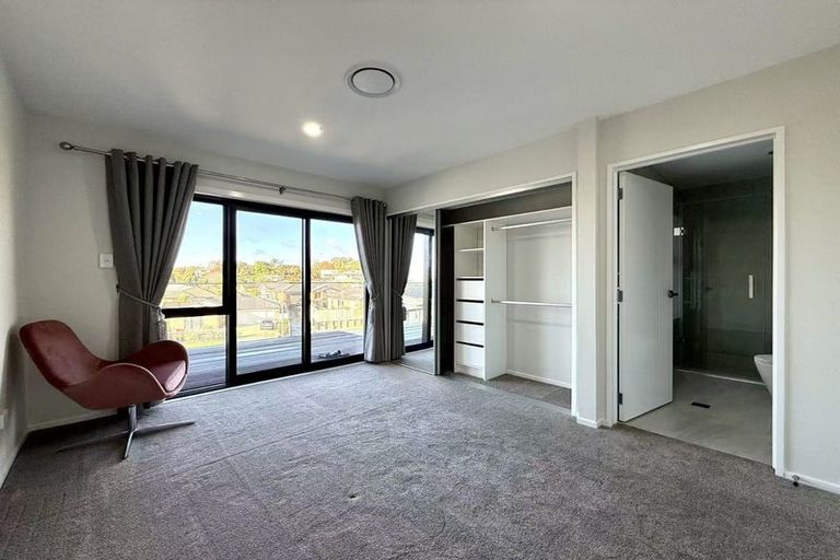 Photo of property in 4 Tawapou Close, Massey, Auckland, 0614