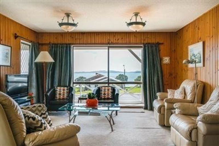 Photo of property in 10 Moana Terrace, Snells Beach, 0920