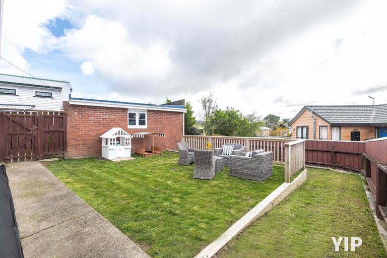 Photo of property in 32 Bracken Road, Paparangi, Wellington, 6037