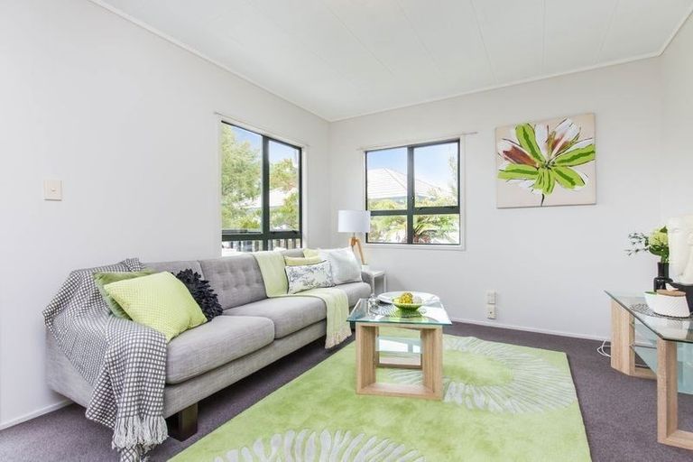 Photo of property in 18 Riserra Drive, Ranui, Auckland, 0612