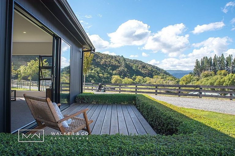 Photo of property in 47 Mount Marua Drive, Maymorn, Upper Hutt, 5018