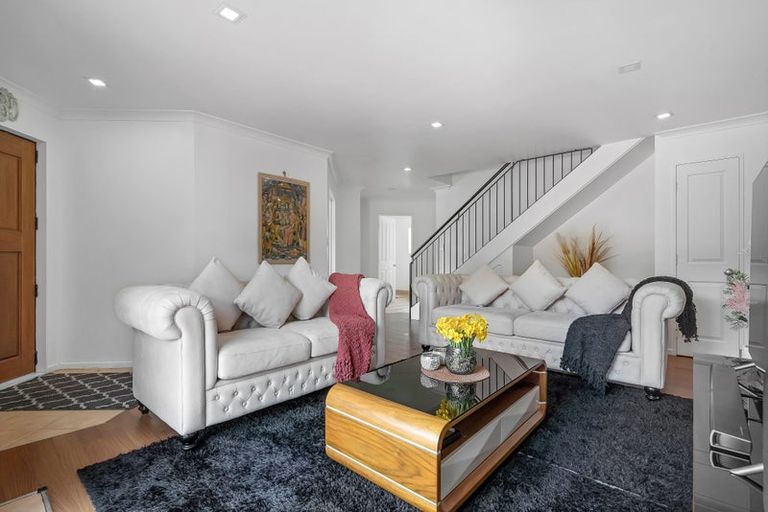 Photo of property in 8 Chardonnay Rise, Henderson, Auckland, 0612