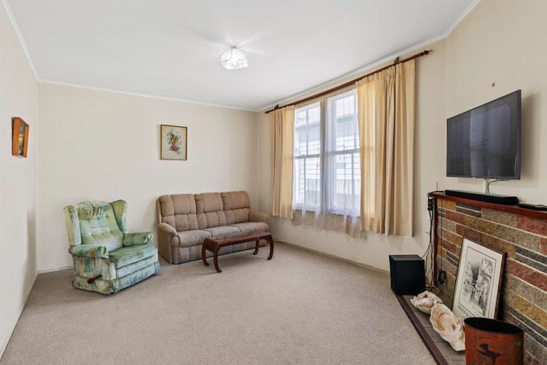 Photo of property in 19 William Bond Street, Stanley Point, Auckland, 0624