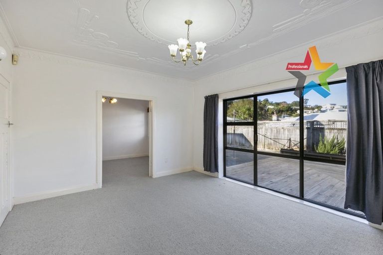 Photo of property in 32 Sunshine Avenue, Karori, Wellington, 6012