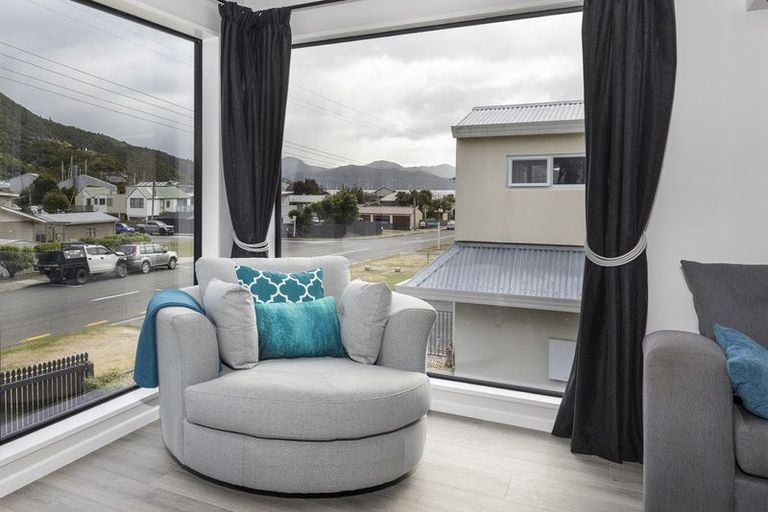 Photo of property in 15 Beach Road, Waikawa, Picton, 7220