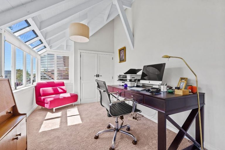 Photo of property in 31 Milford Road, Milford, Auckland, 0620