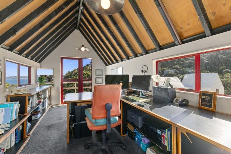 Photo of property in 22 Rakeiora Grove, Korokoro, Lower Hutt, 5012
