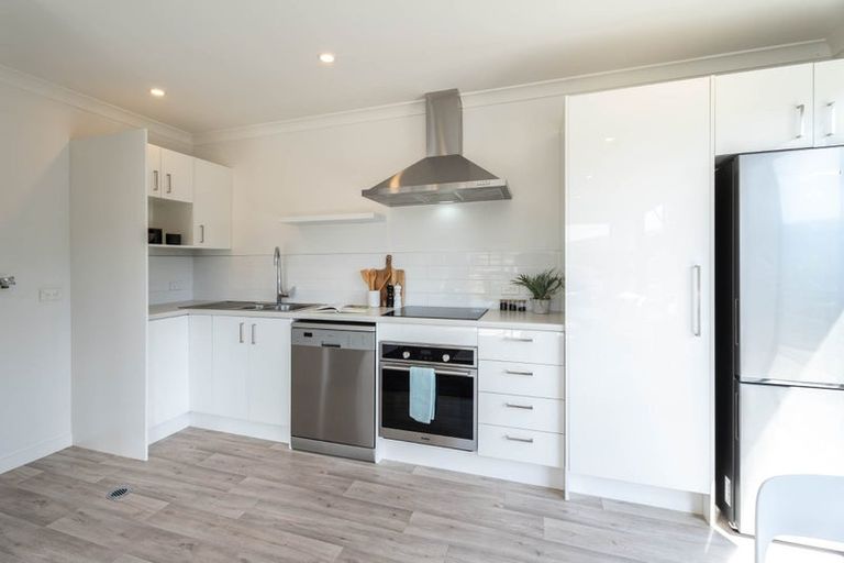 Photo of property in 2 Ara Paripari, Tawa, Wellington, 5028