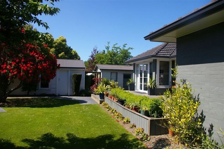 Photo of property in 11 Colina Street, Avonhead, Christchurch, 8042