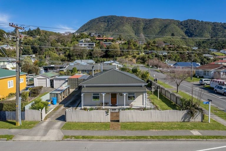 Photo of property in 47 Kent Street, Picton, 7220