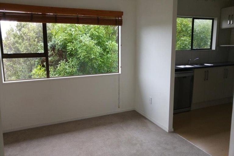 Photo of property in 2/2 Leith Way, Rothesay Bay, Auckland, 0630